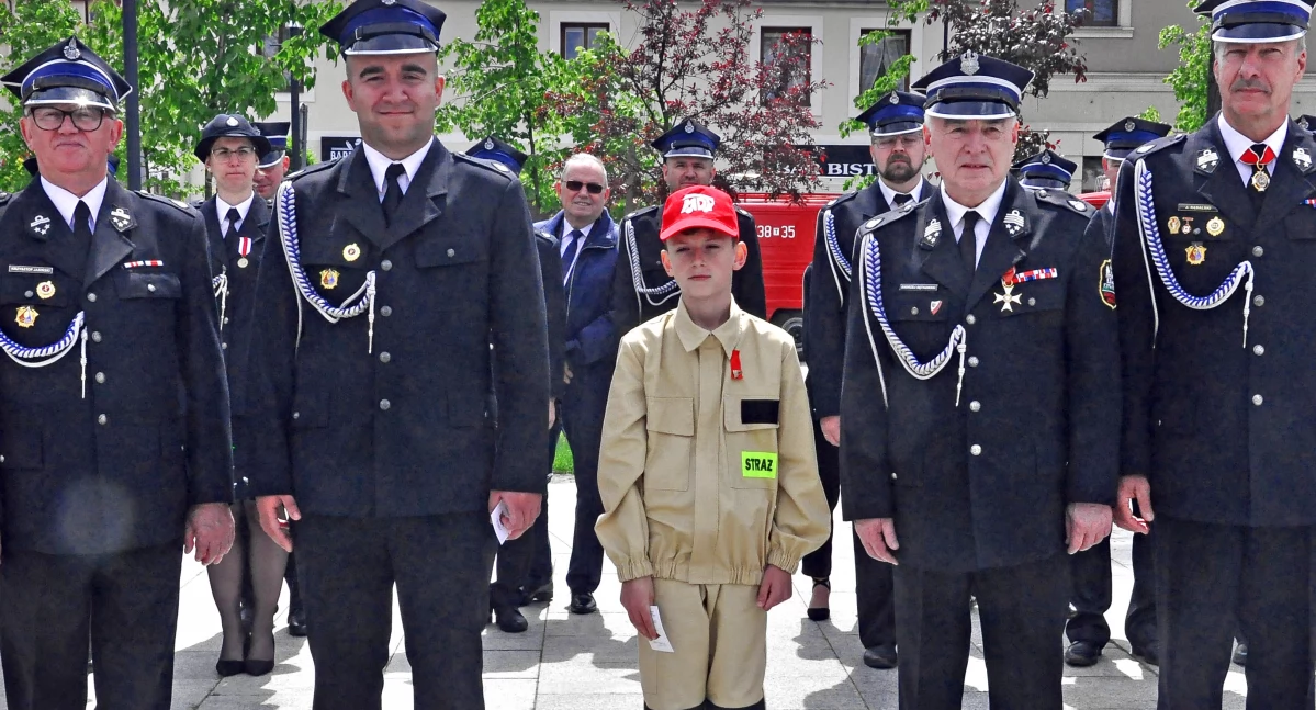 Dzień Strażaka w Końskich. Na Placu Kościuszki druhowie odbierali honory [ZDJĘCIA]