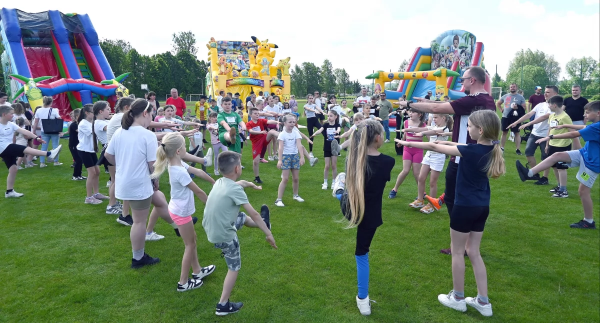 RADOSZYCE. Gminny Dzień Dziecka przyniósł radość, zabawę i sport w jednym! [ZDJĘCIA]