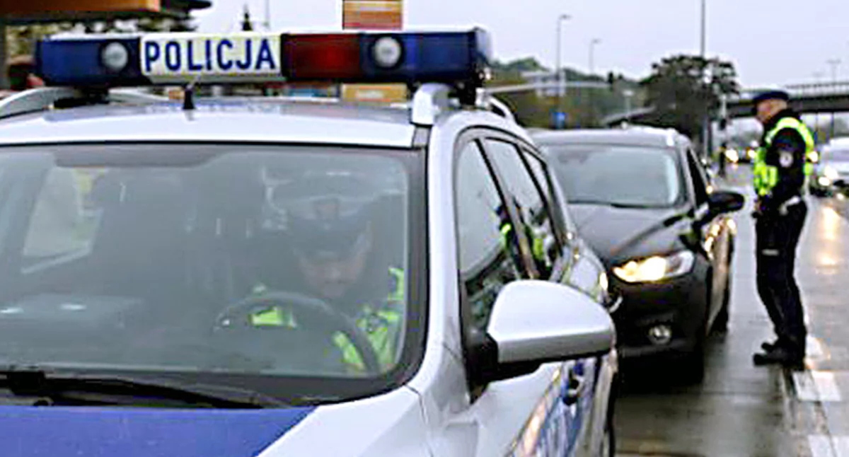 GMINA STĄPORKÓW. 18-latka za kółkiem bez prawa jazdy i narkotyki. Kobieta wpadła w ręce policji