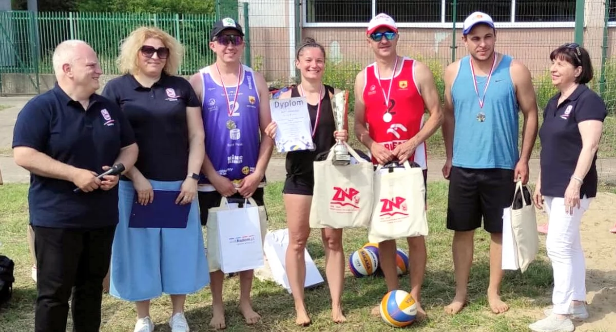 KOŃSKIE - RADOM. Koneccy nauczyciele wicemistrzami Polski w siatkówce plażowej!