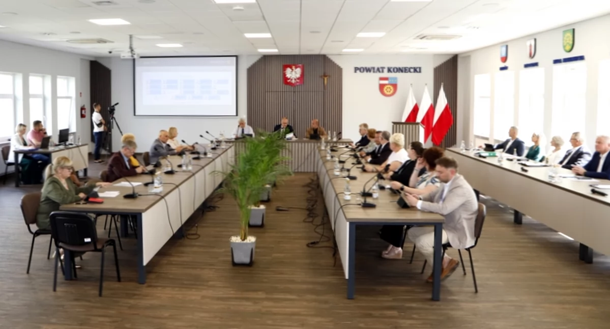 POWIAT KONECKI. Gorący okres sesji absolutoryjnych. Jakie decyzje podjęli radni powiatowi i gminni?