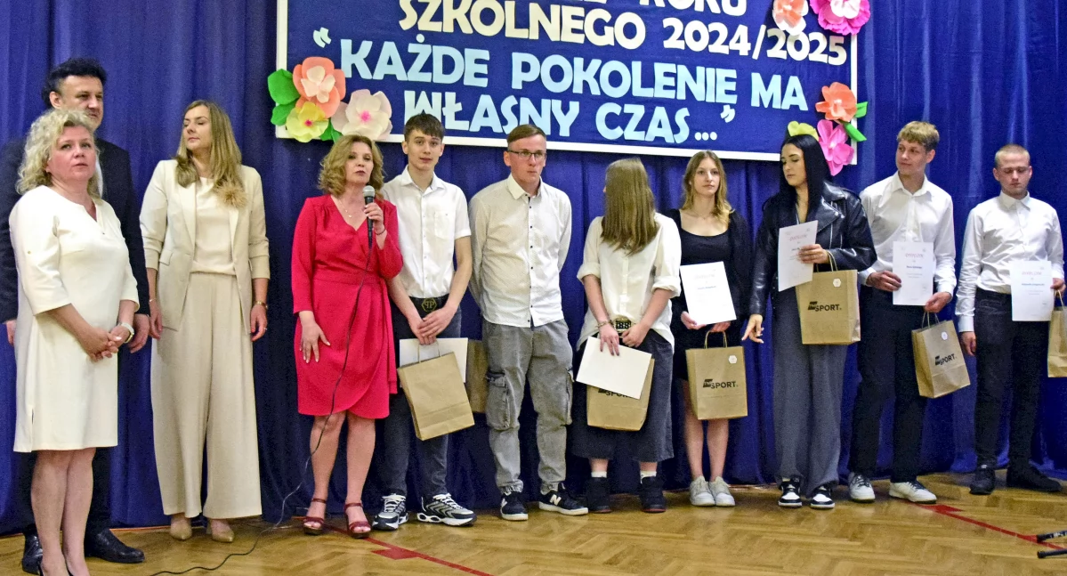 KOŃSKIE. Wakacje w Kanadzie rozpoczęte. Absolwenci idą do pracy, albo... [ZDJĘCIA]