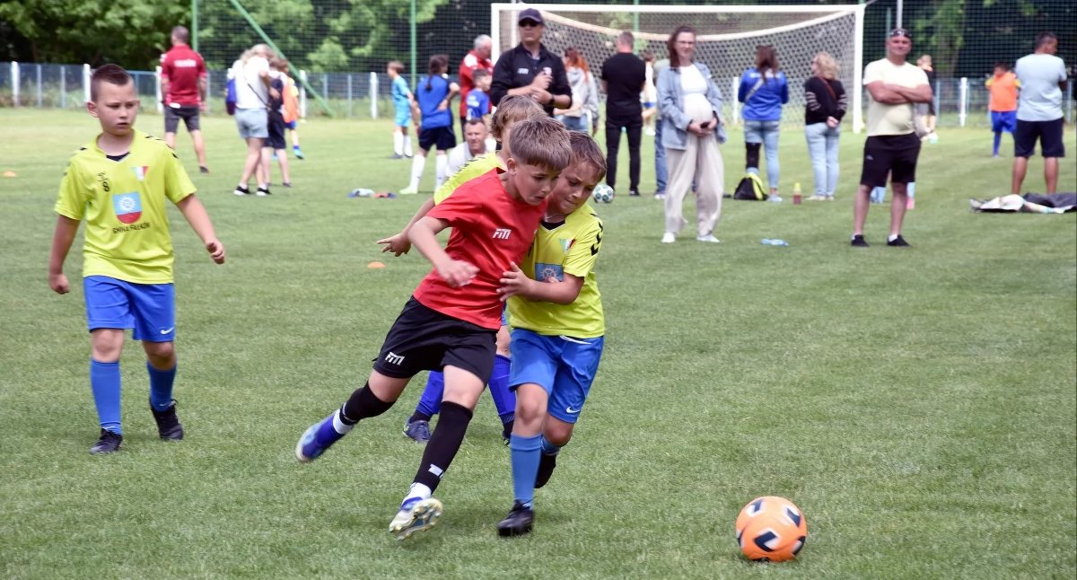 FAŁKÓW. Na sportowo powitali wakacje. Rozstrzygnęli bardzo zacięty turniej piłki nożnej [ZDJĘCIA]
