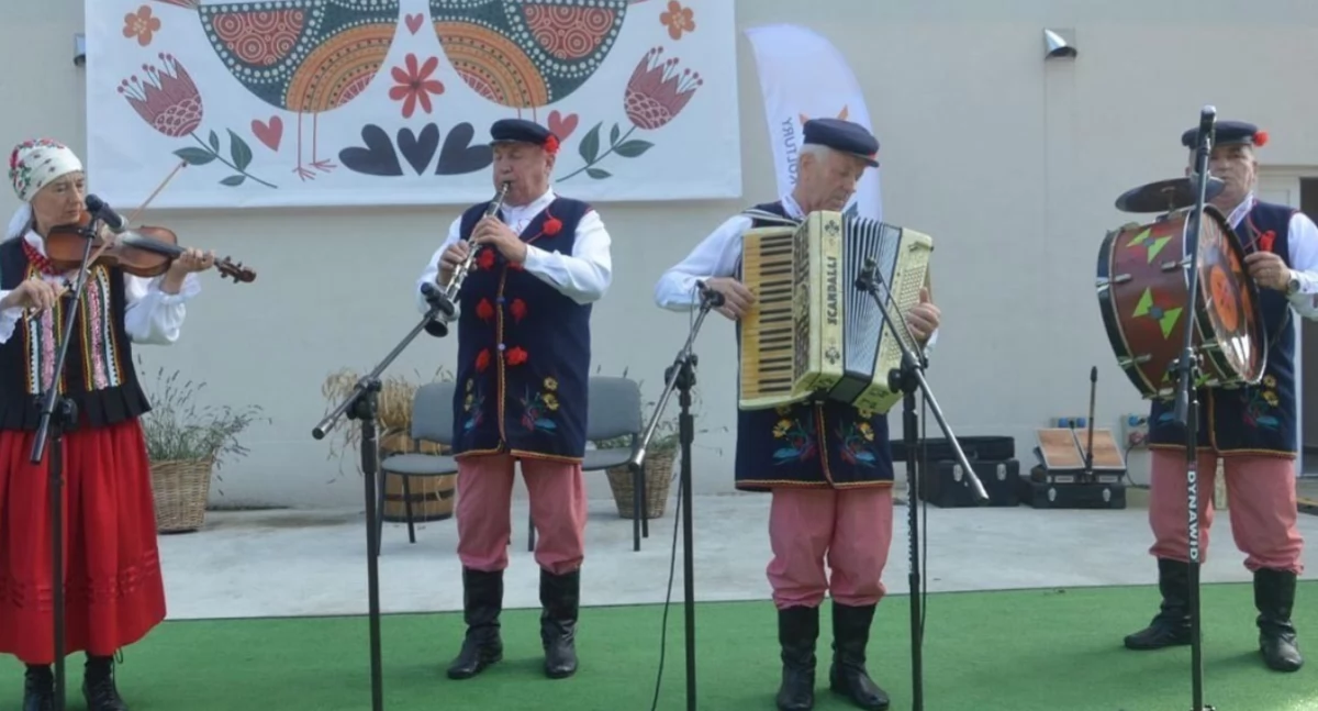Grały kapele i soliści. Widzowie tańczyli na proscenium