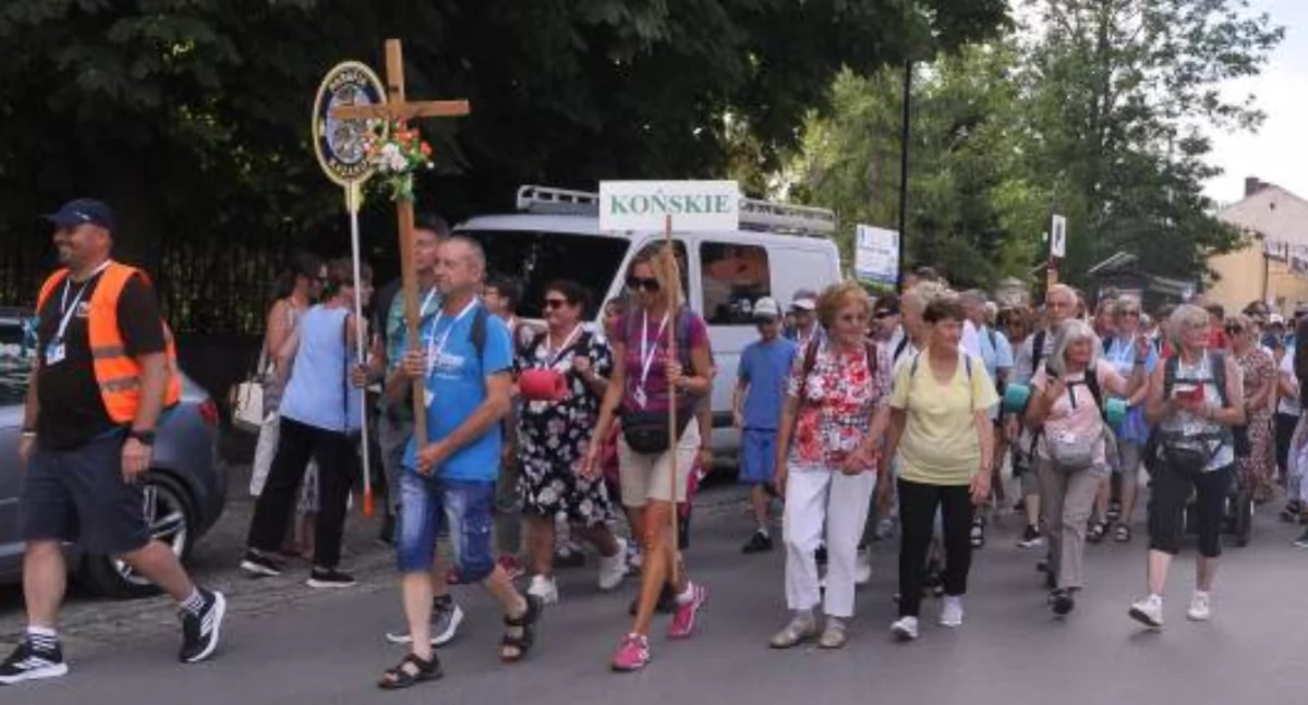Z intencjami i prośbami pielgrzymują z Końskich na Jasną Górę do Czarnej Madonny 