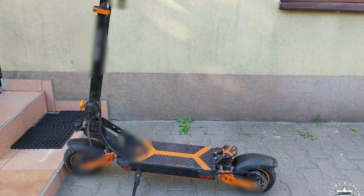 GMINA RADOSZYCE. Spadł z hulajnogi, uderzył głową w asfalt. Do szpitala zabrał go helikopter