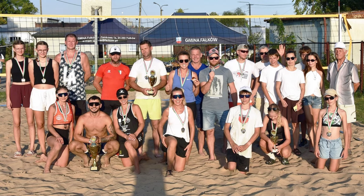FAŁKÓW. Totalnie Amatorski, Rodzinny, Przyjacielski Turniej Piłki Siatkowej Plażowej 3x3