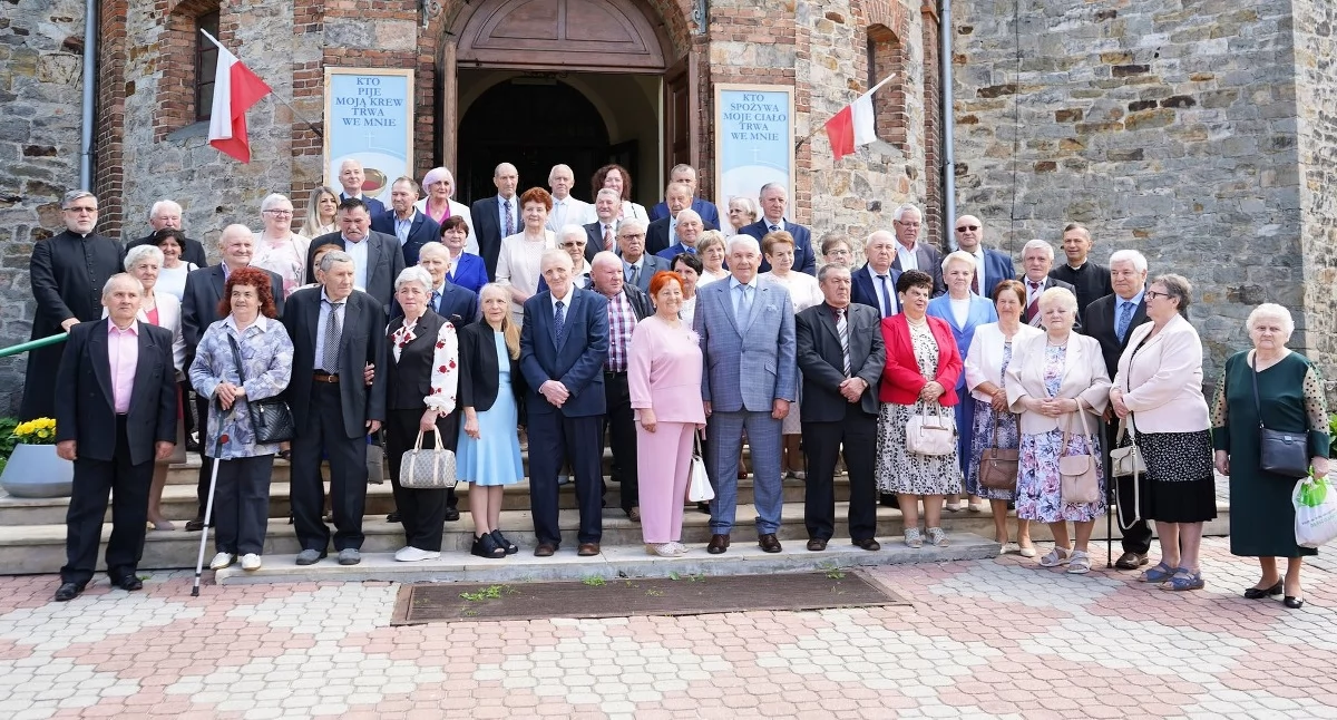 GMINA FAŁKÓW. Medale za Długoletnie Pożycie Małżeńskie od Prezydenta RP dla 25 par
