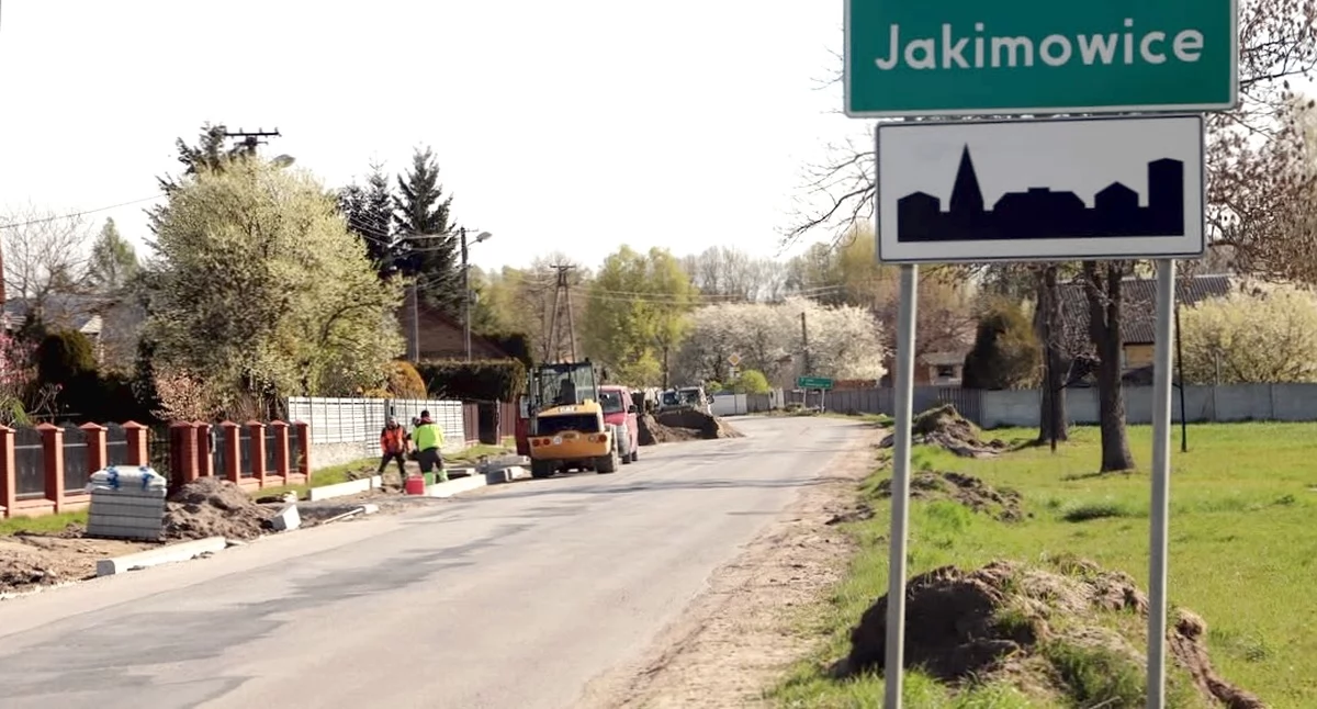 Drogi powiatowe w remoncie. Rozbudowa traktu przebiegającego przez Grodzisko i Jakimowice w gminie Radoszyce