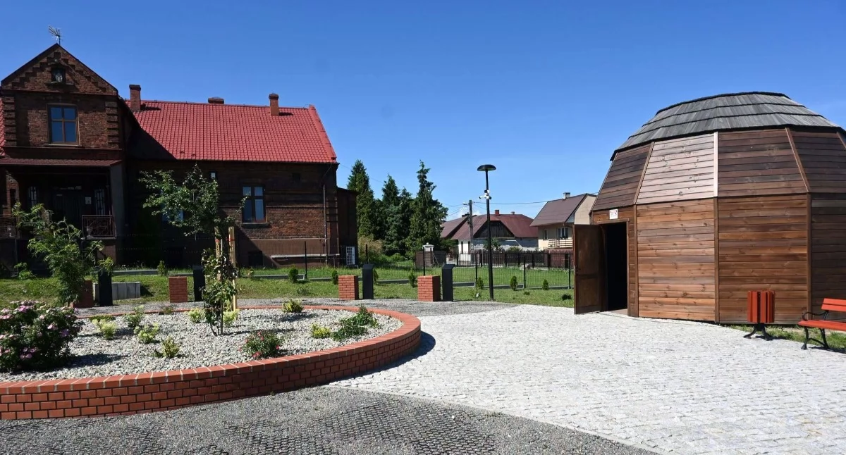 Królewskie sekrety w sercu Radoszyc! Aleja Królów - nowa atrakcja przy kościele parafialnym