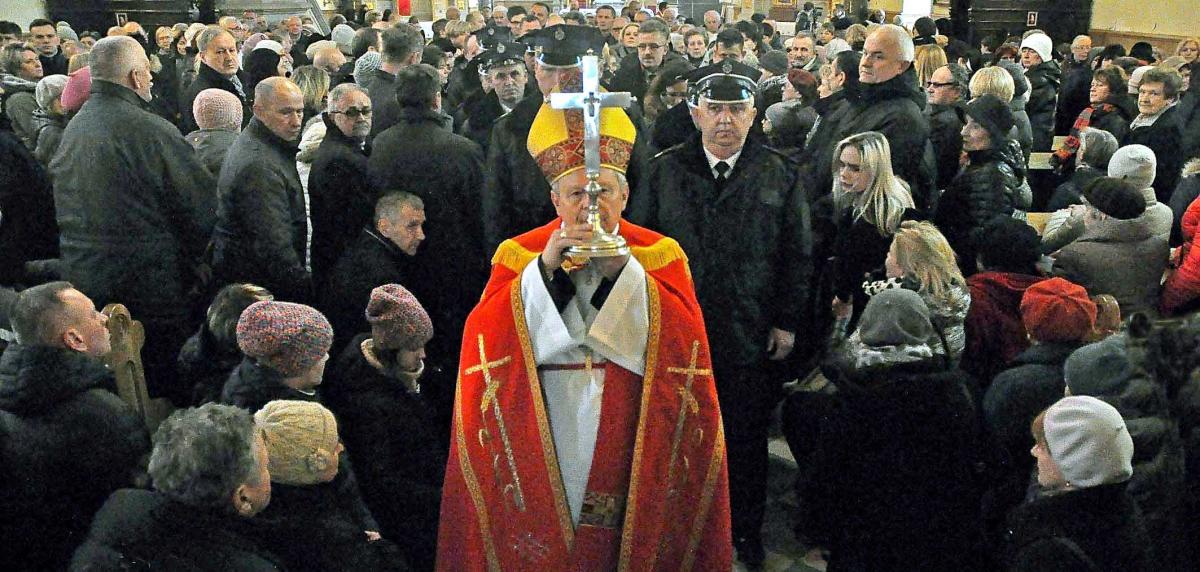 Intronizacja relikwii Krzyża Świętego. Rok temu były tłumy!