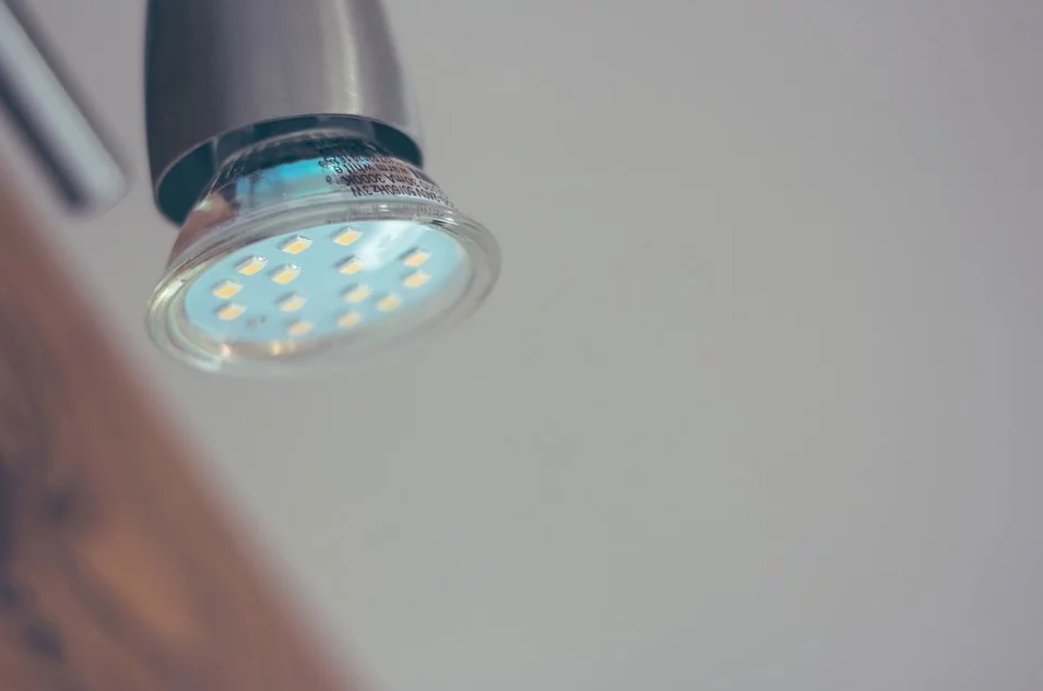 Luminacja LED to nie tylko magazyny. Zobacz, w jakich miejscach możesz oszczędzić gotówkę