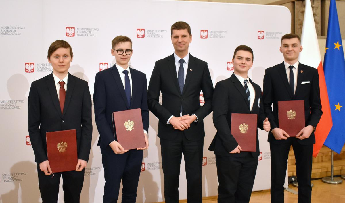 Konecczanie z nagrodami ministra edukacji i kuratora