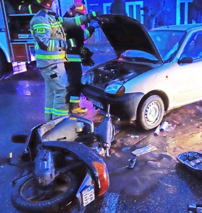 Fiat zderzył się ze skuterkiem