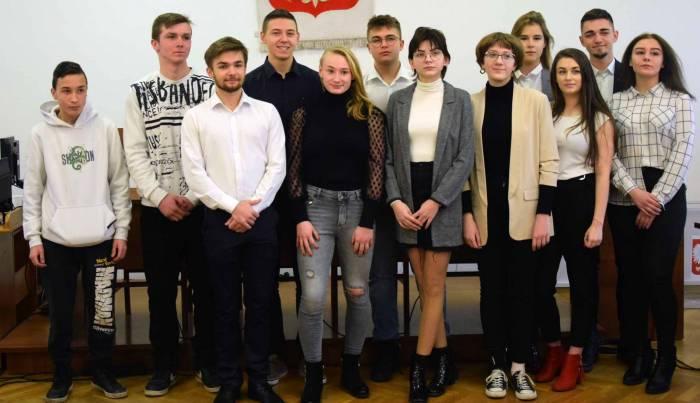Dwunastu młodych radnych złożyło ślubowanie