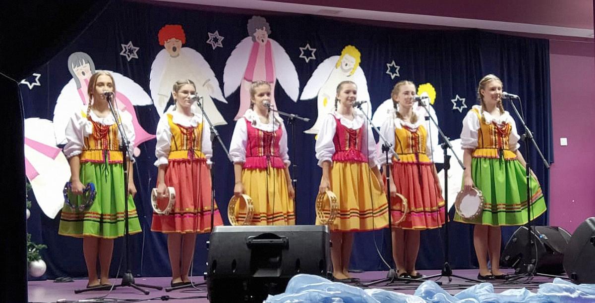 „Królewiaczki” i „Wesołe Nutki” laureatami Świętokrzyskiego Festiwalu Kolęd i Pastorałek [zdjęcia]