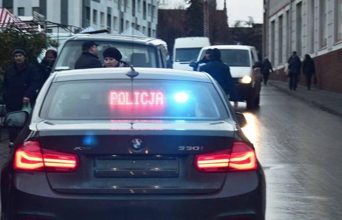 Słychać trzask łamanych karoserii
