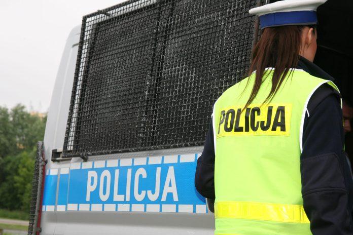 Pijany kierowca wjechał autem do rowu