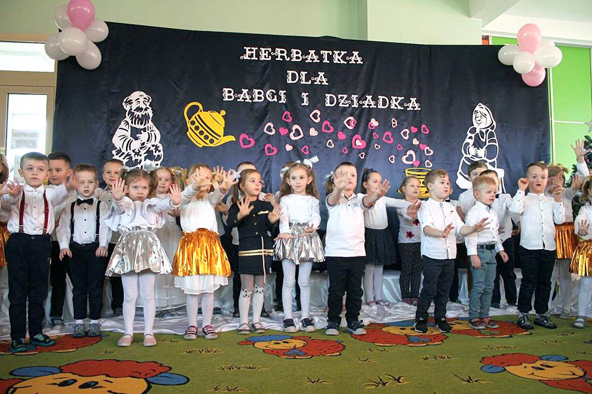 „Herbatka dla Babci i Dziadka” w smykowskim przedszkolu [zdjęcia]