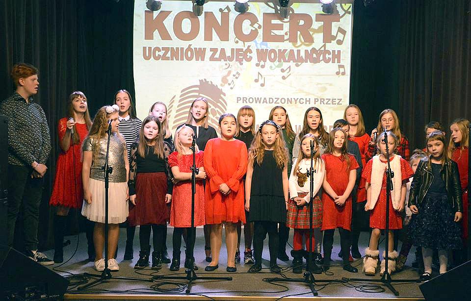 Wokalne debiuty w koneckim Domu Kultury [zdjęcia]