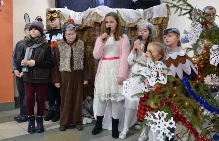 Dzieci pokazały artystyczne dokonania, przybył Mikołaj