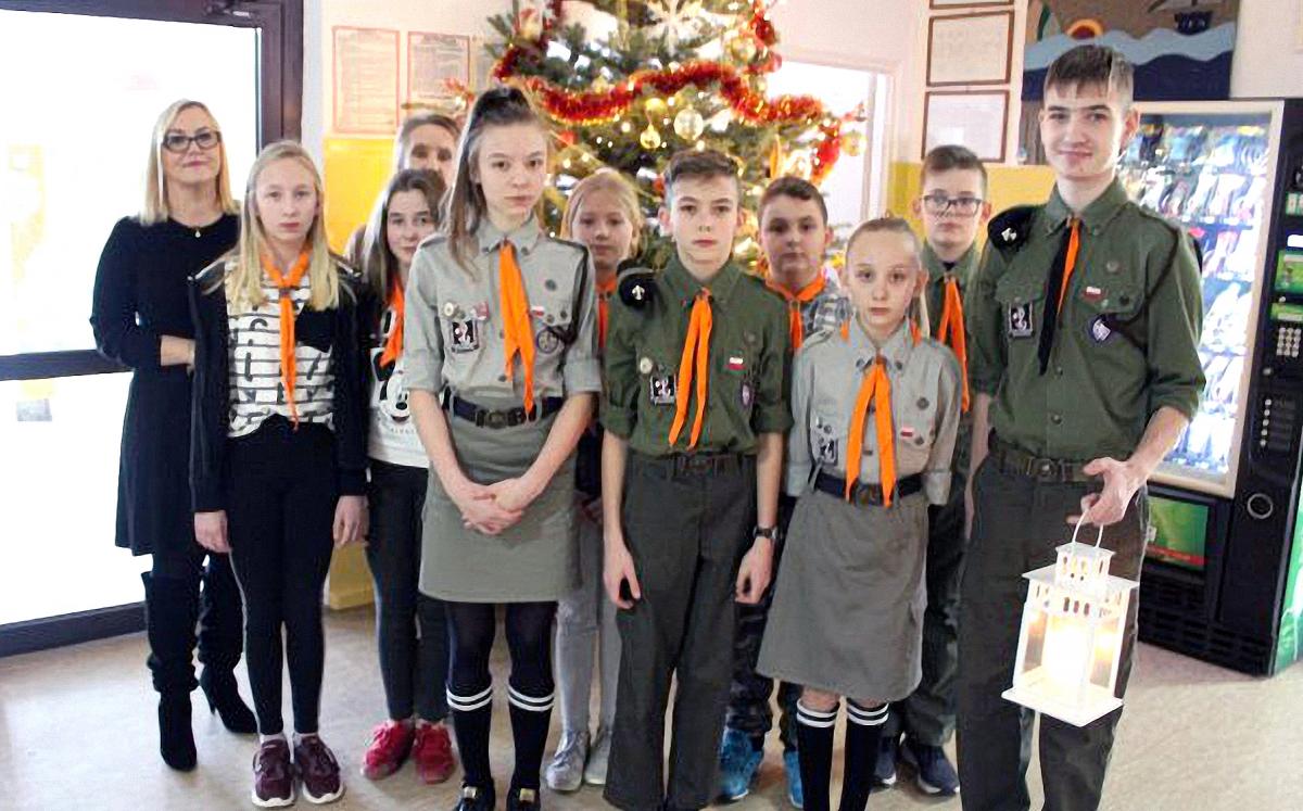 Betlejemskie Światełko Pokoju dotarło do powiatu koneckiego
