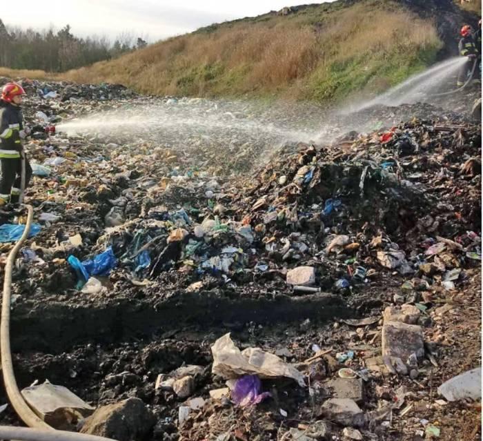 Pożar w hałdzie składowiska. Samozapalenie odpadów biologicznych