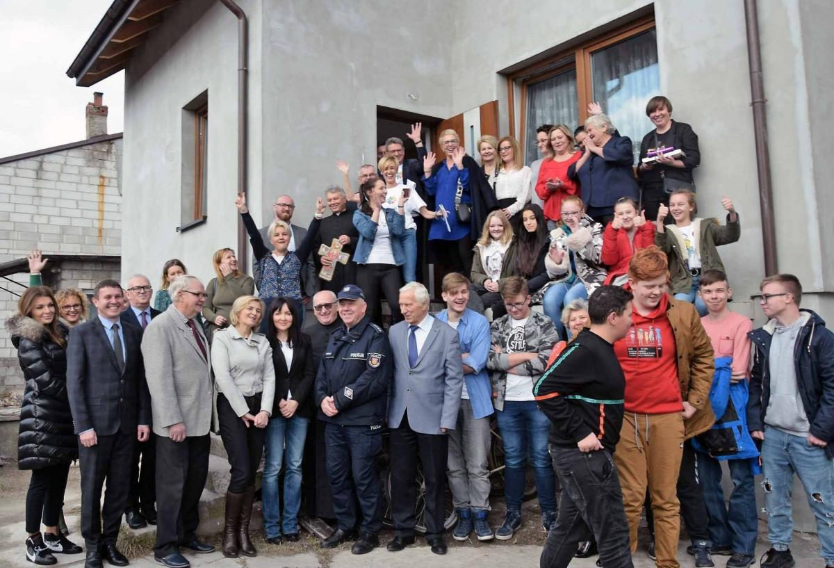 Wybuch gazu zniszczył dom. Dobrzy ludzie dom odbudowali! [ZDJĘCIA]