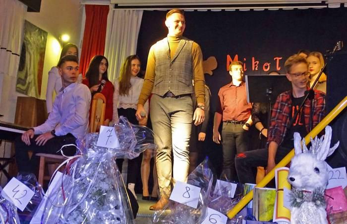 Mikołaj zbierał pieniądze na stypendia