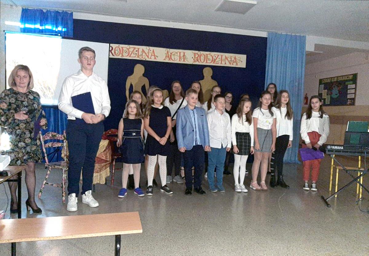 Jesienny wieczór przy świecach w PSP nr 2 w Stąporkowie