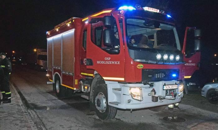 Druhowie strażacy mają nowy samochód gaśniczy