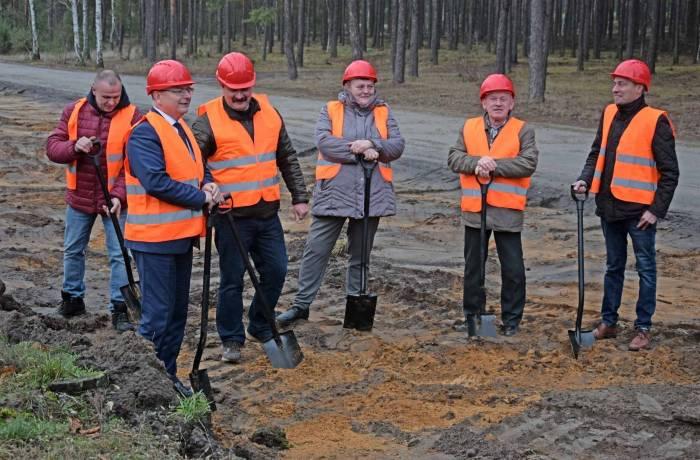 Rozpoczęto budowę drogi, chodnika i ścieżki rowerowej