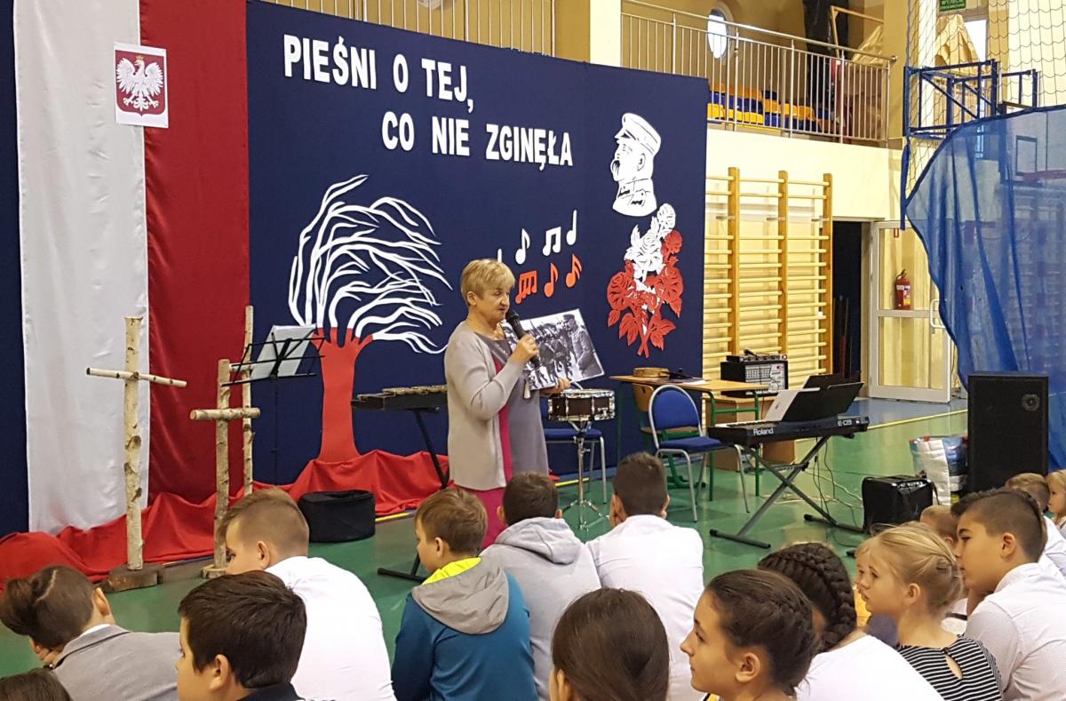 Kolejna wizyta kieleckich filharmoników w SP Królewiec