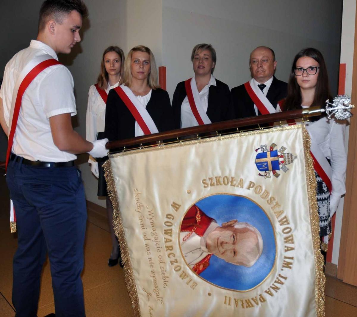 Zobacz jak świętowano nadanie imienia szkole w Gowarczowie [ZDJĘCIA!]
