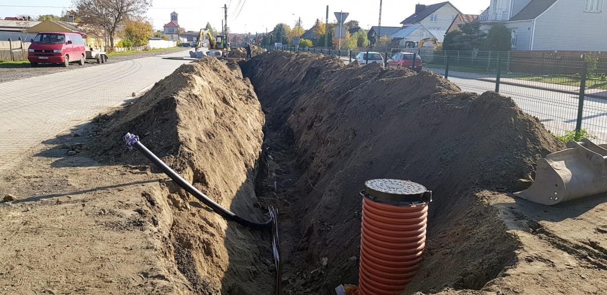 Trwają prace przy budowie kanalizacji w Stąporkowie