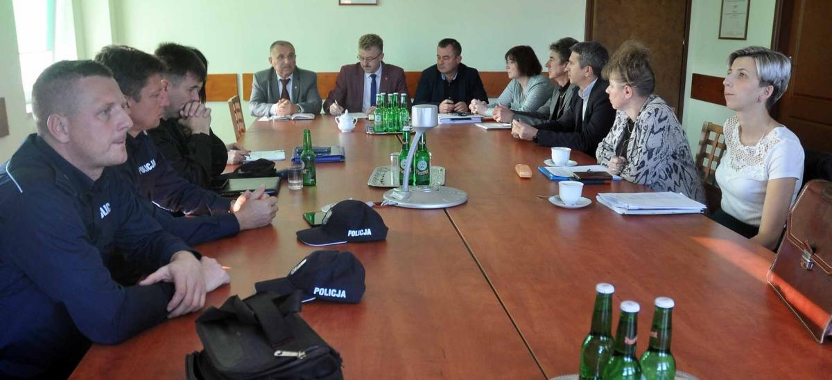 Zasypią nas śmieci, zaleją trucizny. Ludzie wyemigrują z księżycowej ziemi