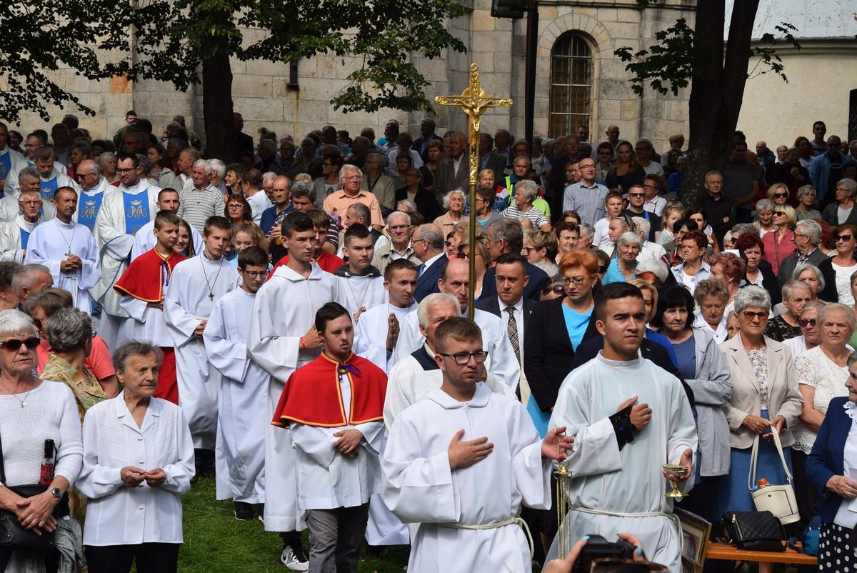 Pielgrzymi przyszli na uroczystości do sanktuarium w Czarnej. Byłeś? Znajdź się na zdjęciach [galeria]