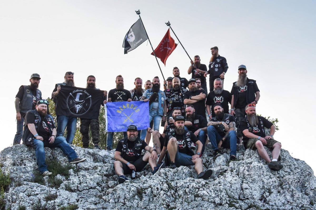 Brodacze pomagają dzieciom. Panowie mają długie brody i wielkie serca [zdjęcia]
