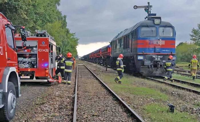 Zapaliła się lokomotywa pociągu towarowego [zdjęcia]