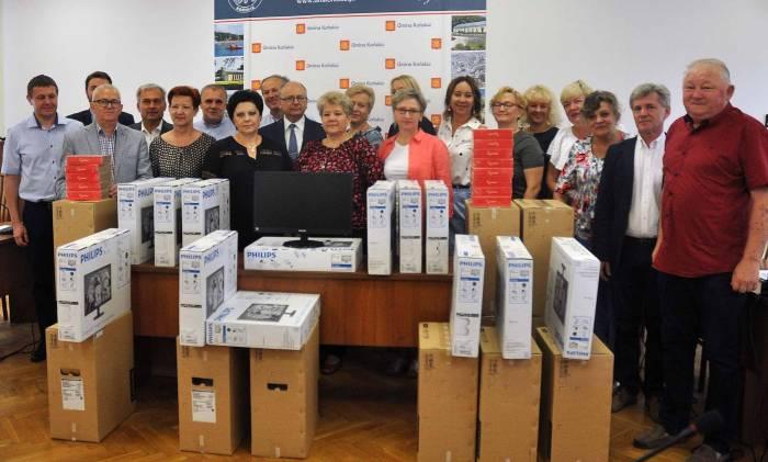 Komputery dla szkół i przedszkoli. Dyrektorzy otrzymali oczekiwane sprzęty