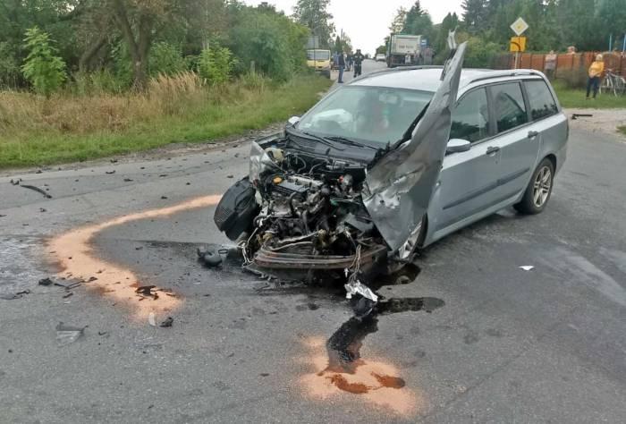 Po zderzeniu aut troje dzieci trafiło do szpitala