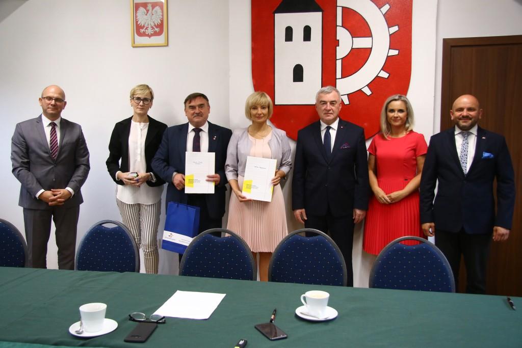 Blisko milion złotych unijnego wsparcia dla gmin Stąporków i Słupia Konecka. Na co pójdą te pieniądze?