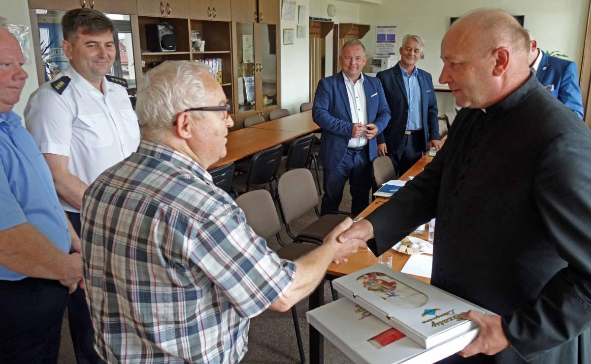Stuła i ornat dla kapelana koneckich strażaków