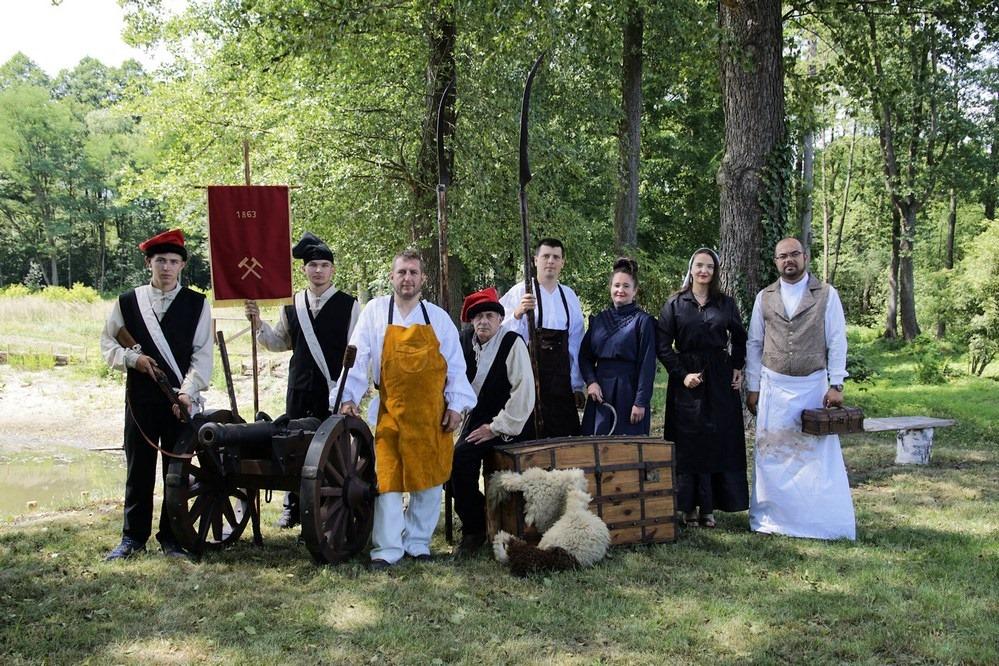 Powstańcy, kosynierzy i lekarz w historycznym obozowisku. Co jeszcze przygotowano? [zdjęcia]