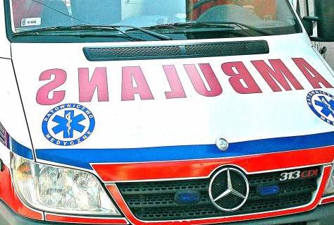 Rowerzysta zasłabł, wpadł do rowu i uderzył w przepust betonowy