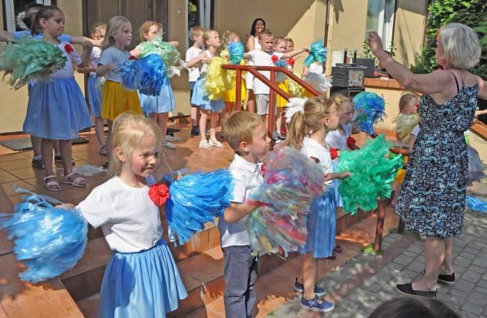 Piknik rodzinny w przedszkolu. Atrakcje zaskakiwały i dzieci i rodziców! [zdjęcia]