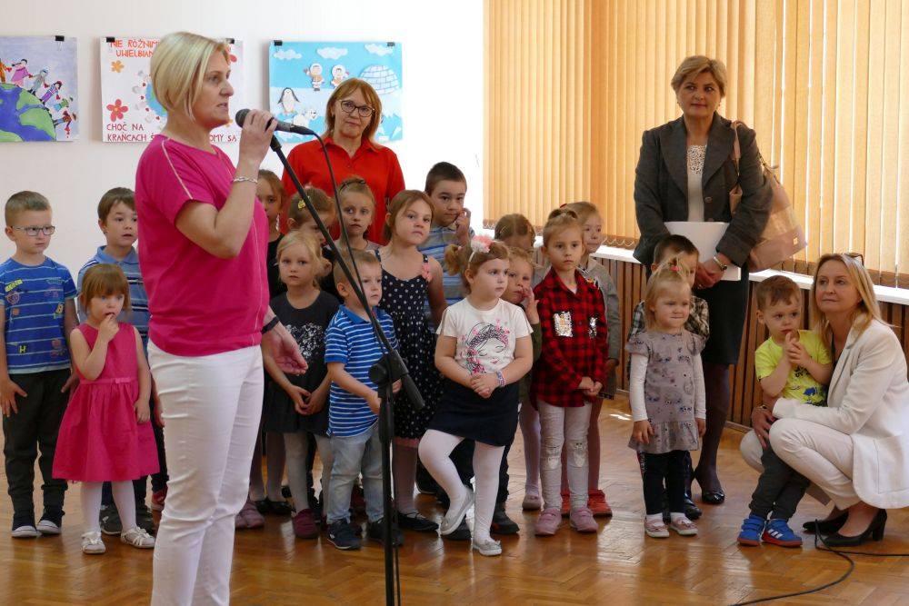 Dzieciaki w Galerii DeK pokazały obrazki z wyjątkowym przesłaniem [zdjęcia]