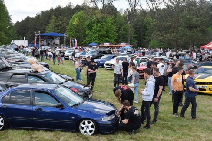 Motopiknik Konecki 2019: Pasjonaci motoryzacji przyciągnęli do Sielpi mnóstwo osób [wideo, zdjęcia]