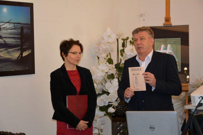 Dwie nowe książki i pyszny tort. Świętowali bibliotekarze z powiatu koneckiego [zdjęcia]