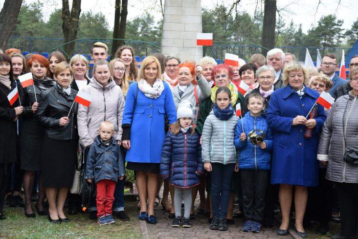 Świętowanie w Stąporkowie. Był przemarsz przez centrum i okolicznościowe przedstawienie [wideo, zdjęcia]